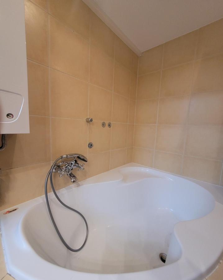 Excellent Apartments Central 3 Min Walk From The Colonnade KLV Exterior foto