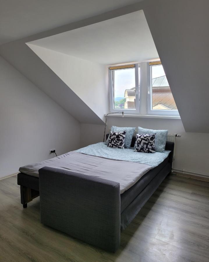 Excellent Apartments Central 3 Min Walk From The Colonnade KLV Exterior foto