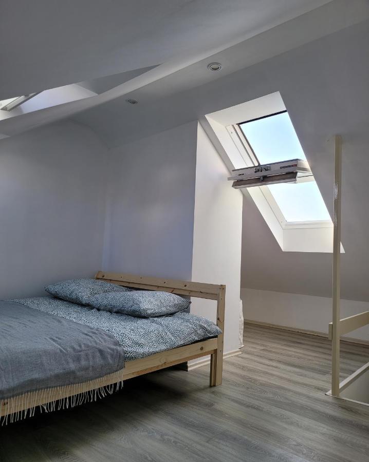 Excellent Apartments Central 3 Min Walk From The Colonnade KLV Exterior foto
